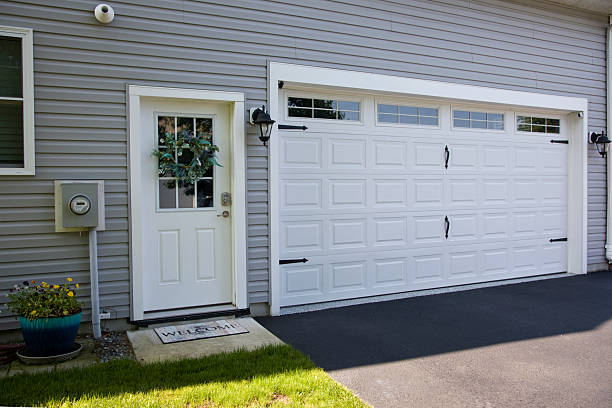 24/7 Emergency Garage Door Panel Replacement experts in South Pasadena, FL